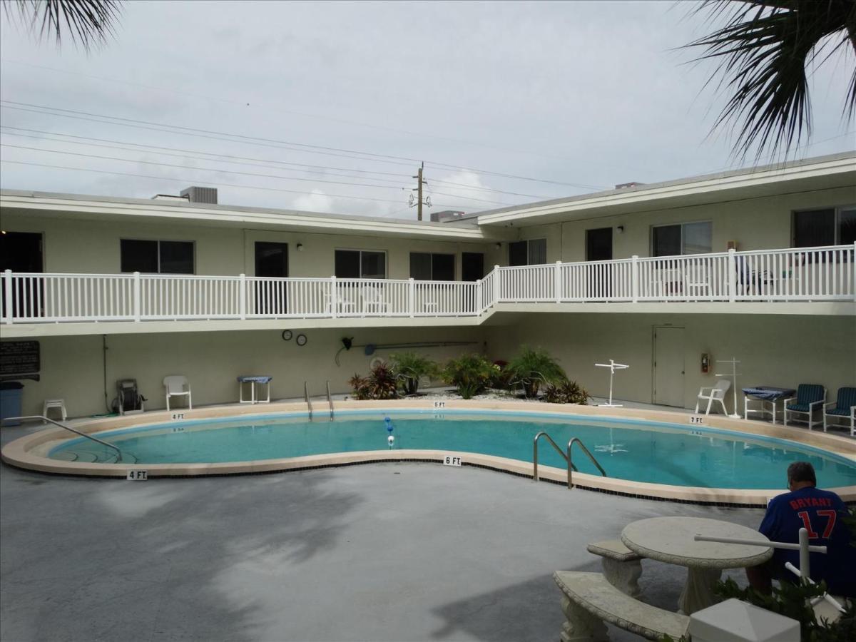 Quiet Vista Del Mar 2 Bedroom Condo Beachfront Property Cocoa Beach Exterior photo